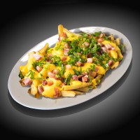 Картопля фрі з сиром та беконом