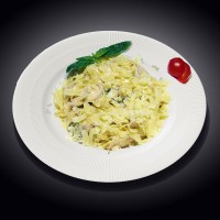 Паста з курячим філе та грибами