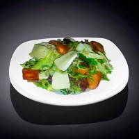 Теплий салат із сьомгою та сиром Камамбер