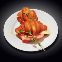 Круасан з шинкою та сиром